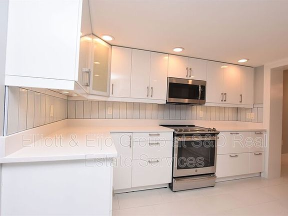 3rd image of 1 Lake Hollingsworth Dr APT 1