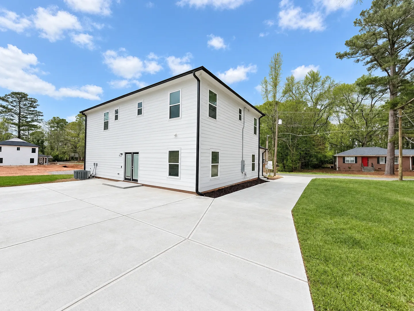 Pre-Leasing For August 10th 2027! — Photo 2