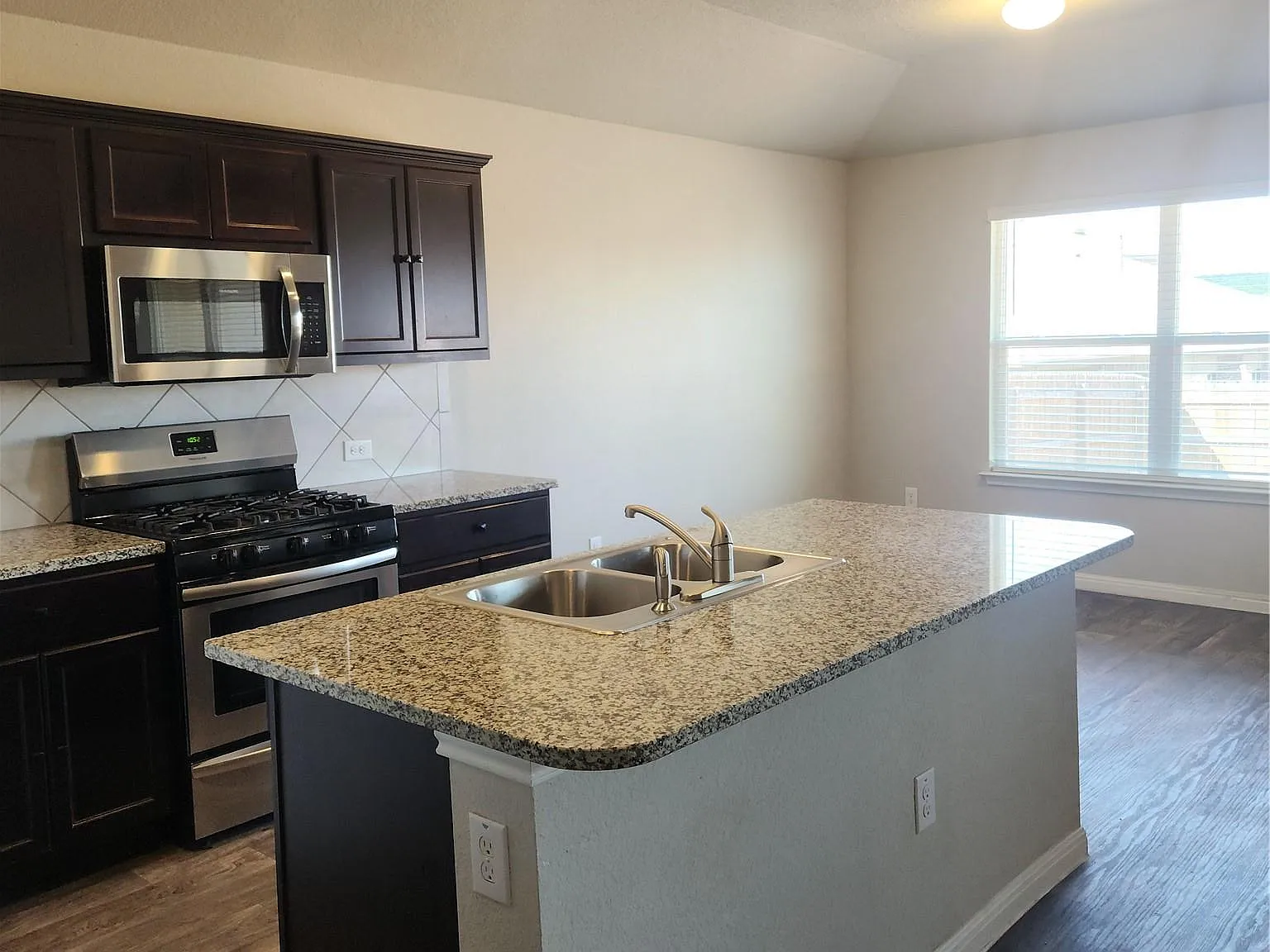 3 bed, 2.0 bath, 1508 sqft, $1,950 — Photo 4