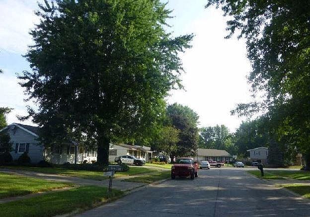 2nd image of 126 Saint Louis Ct