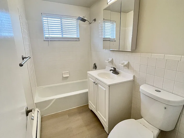 Fernwood Apartments — Photo 4