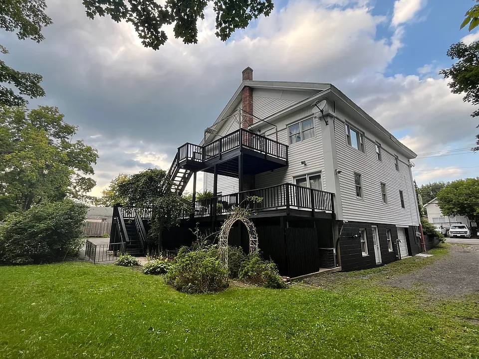 1089 Main St #2