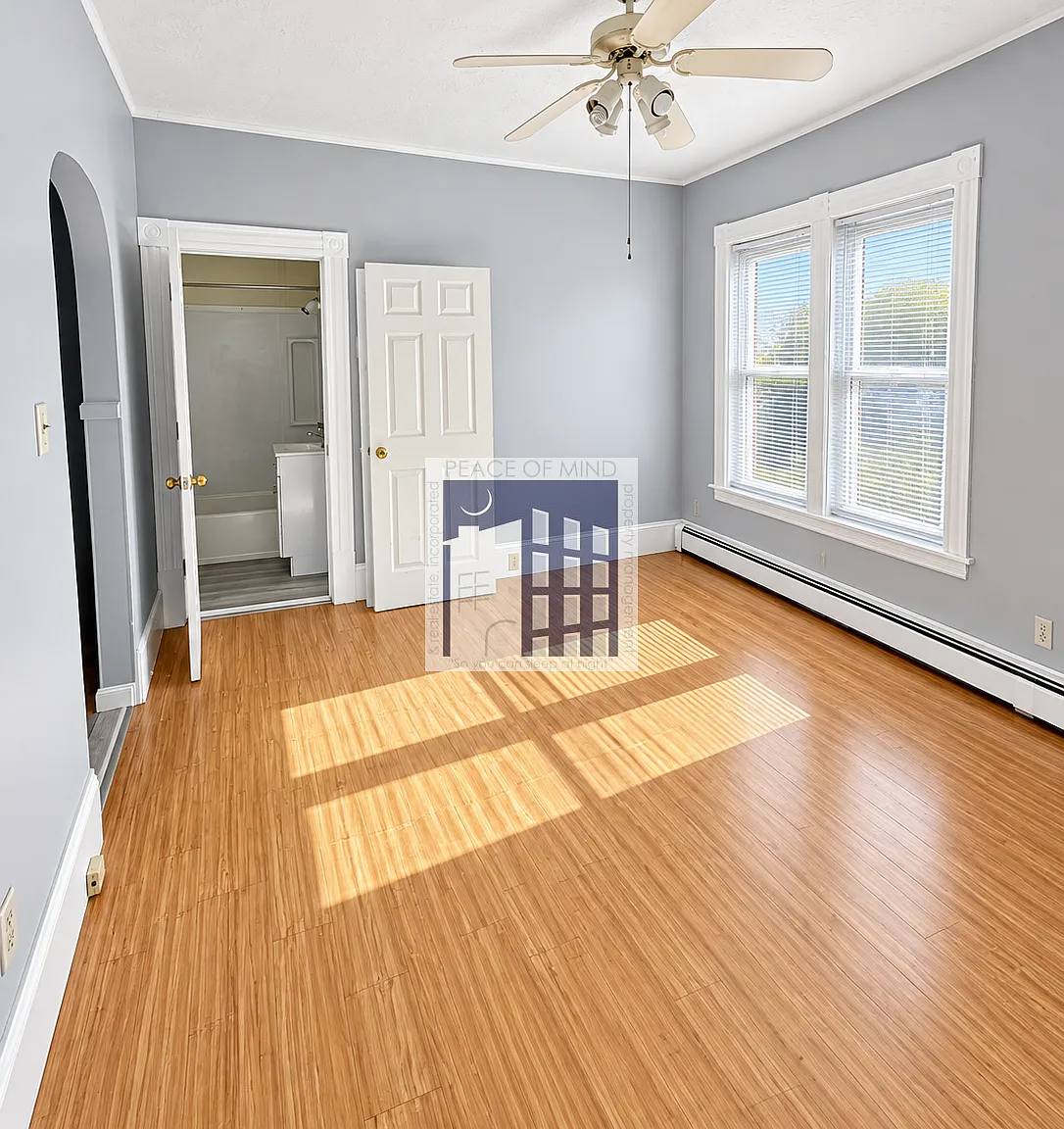 Bright 1 bedroom/1 bathroom on 1st floor for $1450.00 includes heat and hot water!! — Photo 4