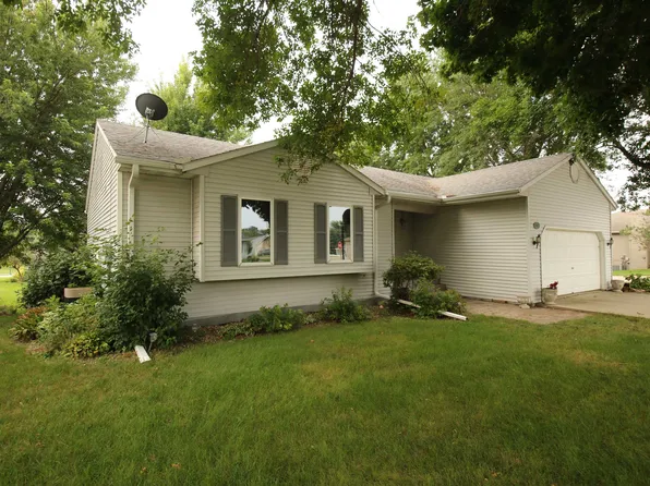 1081 28th St, Spirit Lake, IA 51360