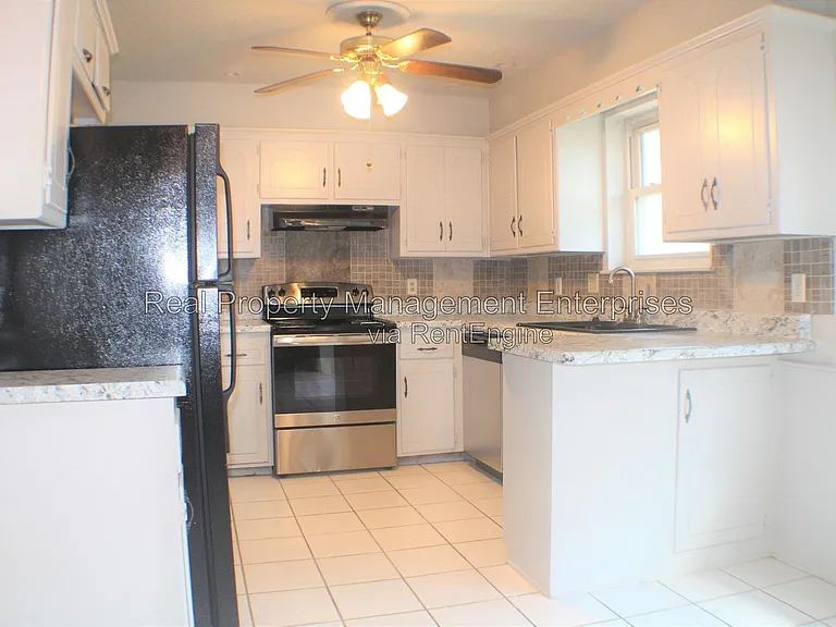 10904 N Florida Ave — Photo 8