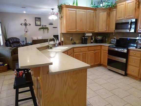 5th image of 107 Elmwood Cir