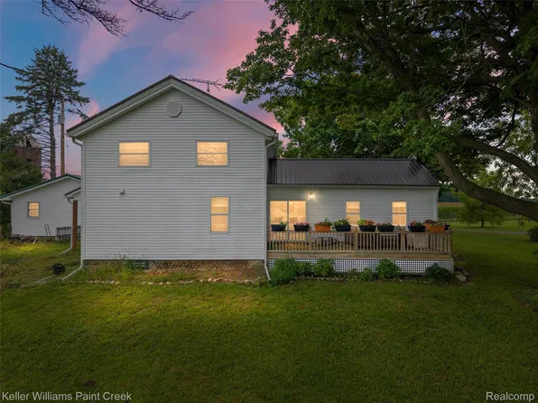 8950 N Fowlerville Rd, Fowlerville, MI 48836