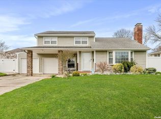 87 Lagoon Blvd, Massapequa, NY 11758