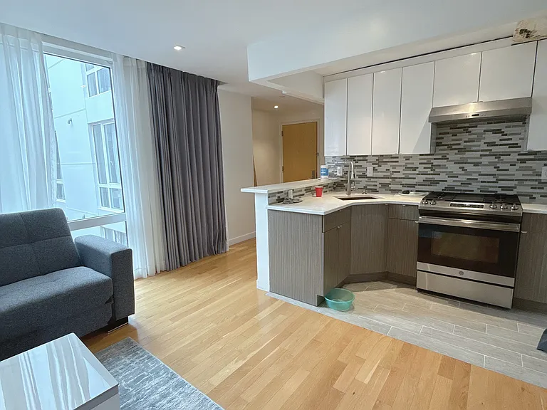 4223 Parsons Blvd #6E — Photo 2
