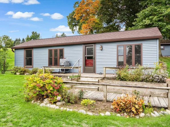 3997 S Sherman Ave, Fremont, MI 49412