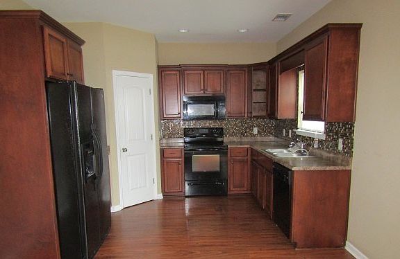 3rd image of 38 Clydesdale Ct NE