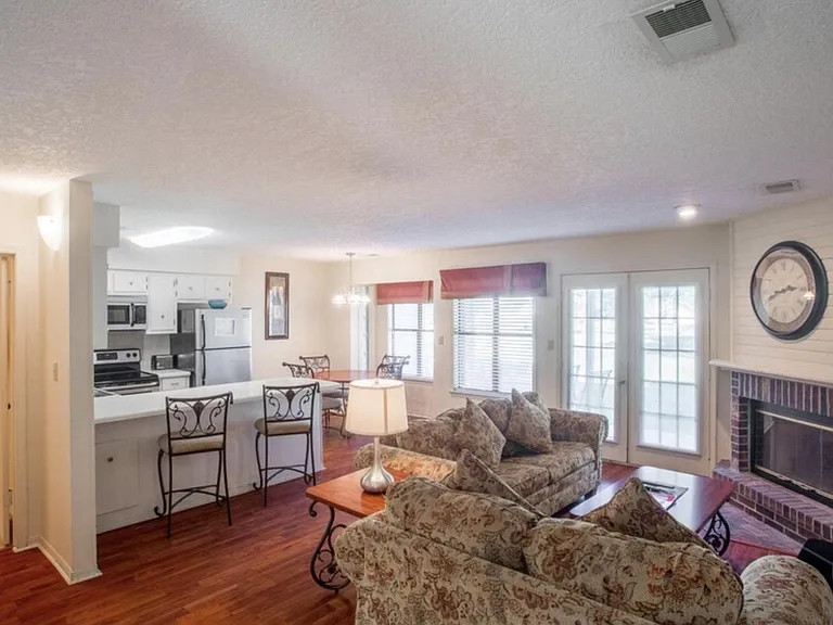 7900 Martin Bluff Rd — Photo 2