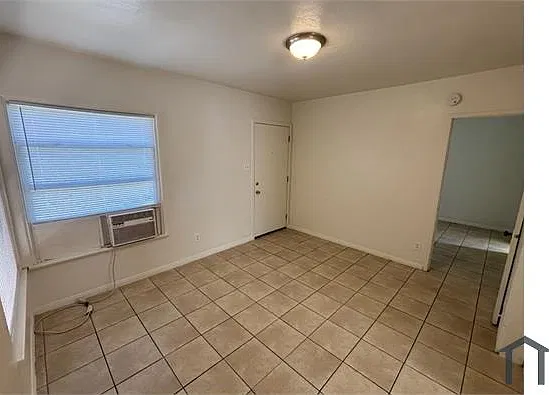 434 W 21st St — Photo 2