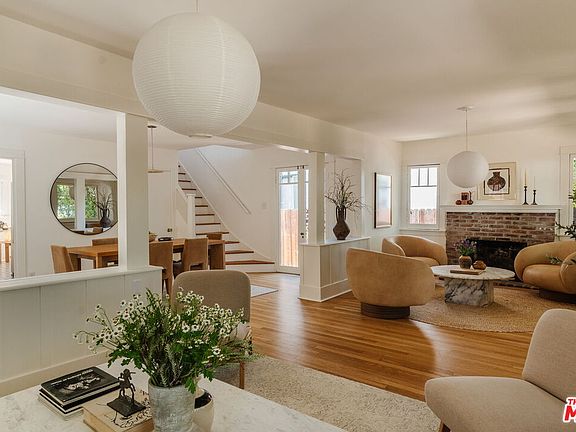 3rd image of 637 N Mariposa Ave