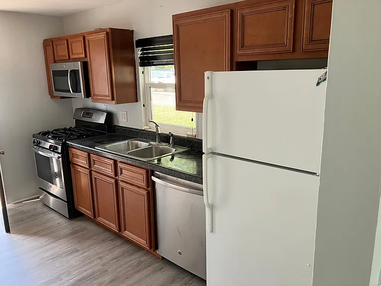 500 W Lakewood Ave — Photo 6