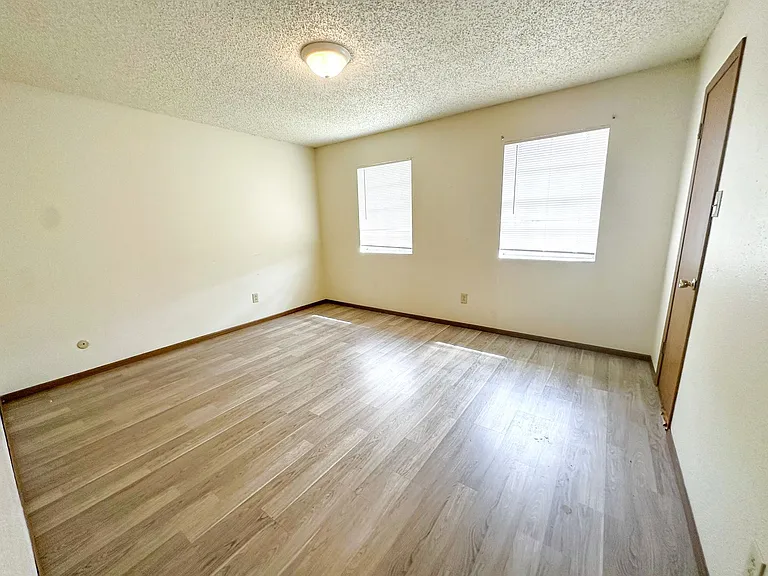 Laurel Square Townhomes — Photo 24