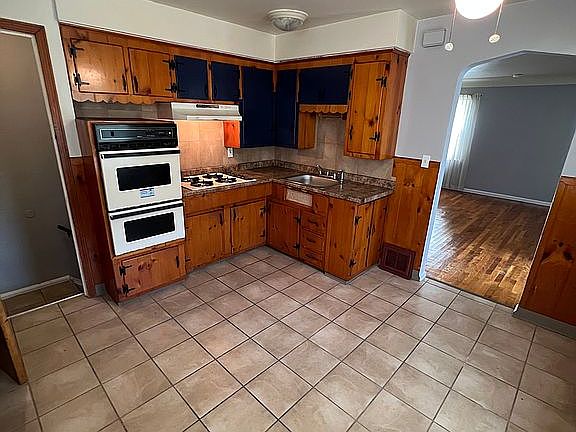 5th image of 18219 Knoll Dr