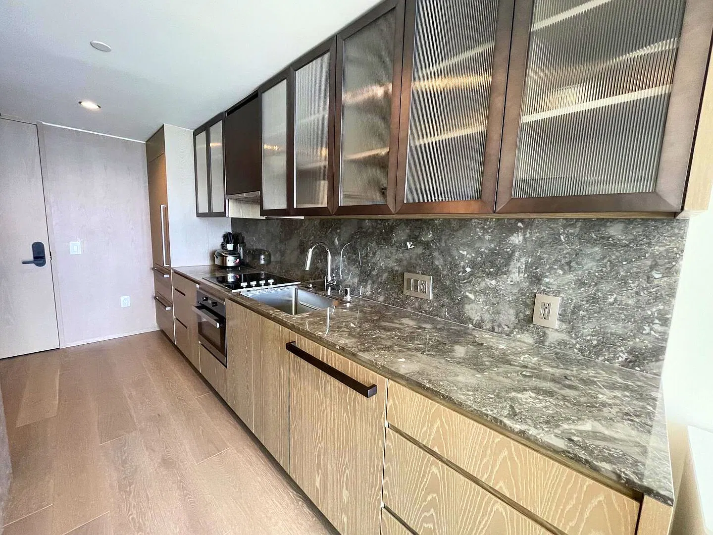 Koula #2405 (1 Bed, 1 Bath, 1 PKG) — Photo 3