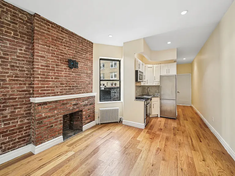 162 E 82nd St #2D — Photo 3