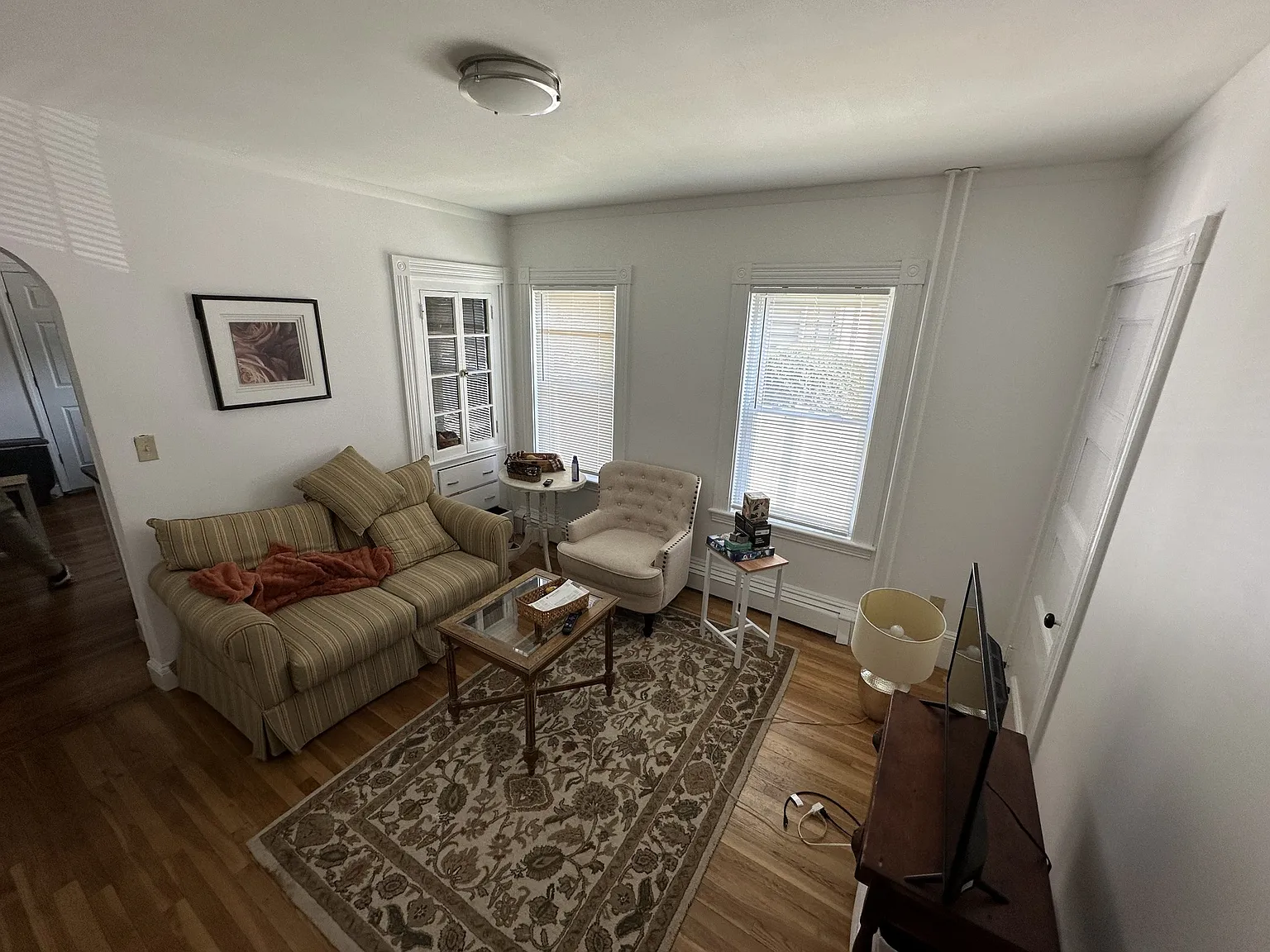 3 bed, 900 sqft, $3,050 — Photo 1