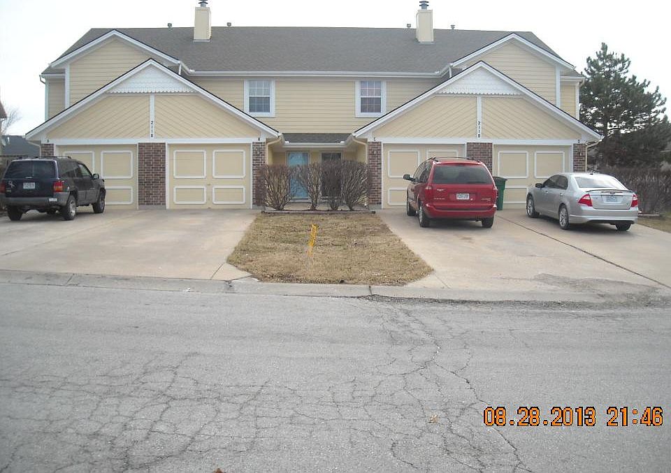 FRONT OF TOWNHOUSE