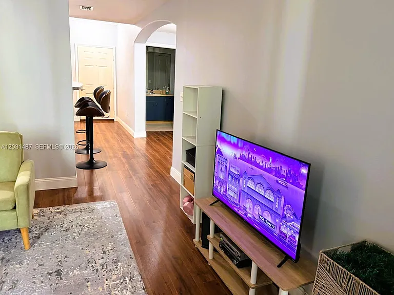 533 NE 3rd Ave #313 — Photo 9