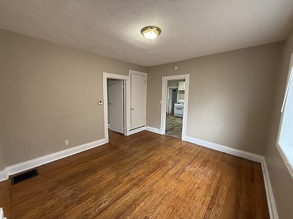 2nd image of 812 6th St NW