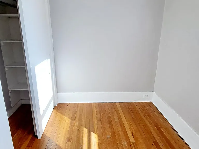 5950 Phillips Ave — Photo 15