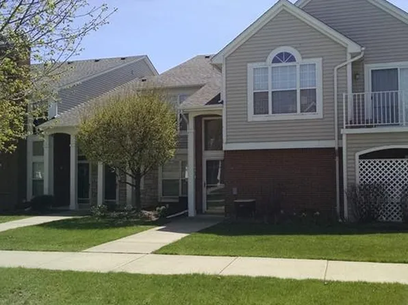 4251 Berkshire Dr, Sterling Heights, MI 48314