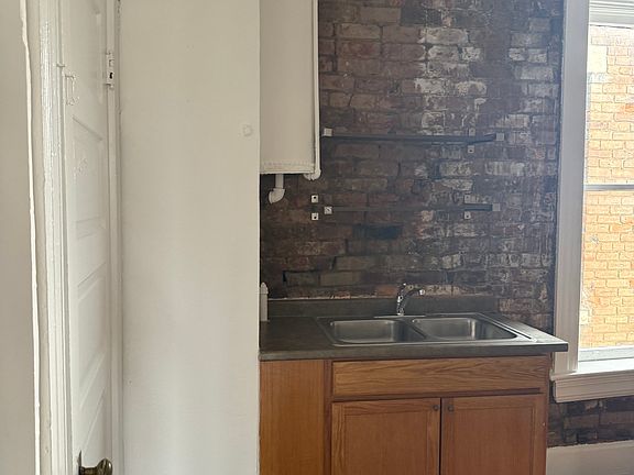 4th image of 1626 Chase Ave #12