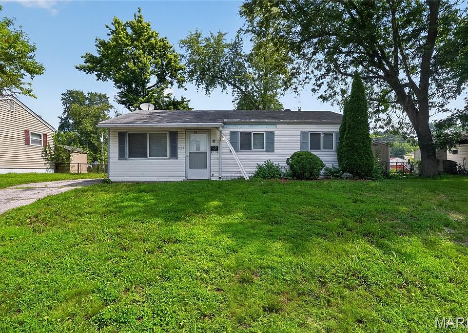 1st image of 835 Lexington Park