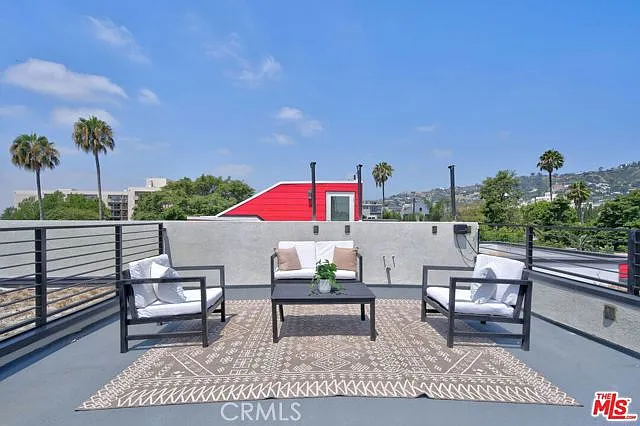 1204 N Orange Grove Ave — Photo 29