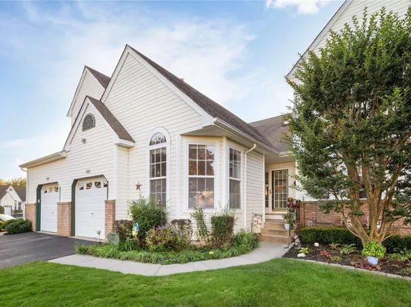 905 Constance Lane #905, Port Jefferson Station, NY 11776