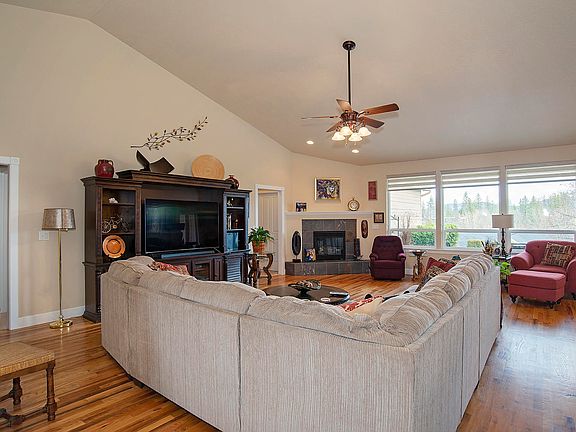 4th image of 119 Sky Hawk Dr