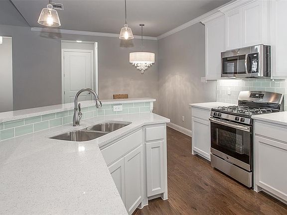 4th image of 4924 Dacy Ln