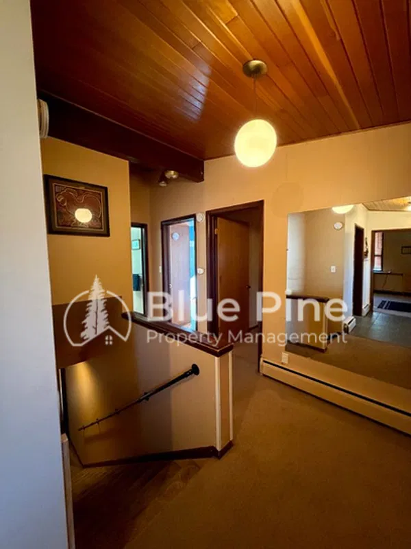 5 bed, 2.0 bath, 3000 sqft, $1,895 — Photo 4