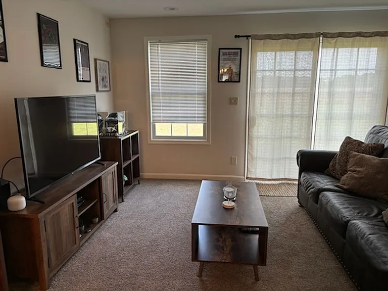 636 Hammond Dr — Photo 11