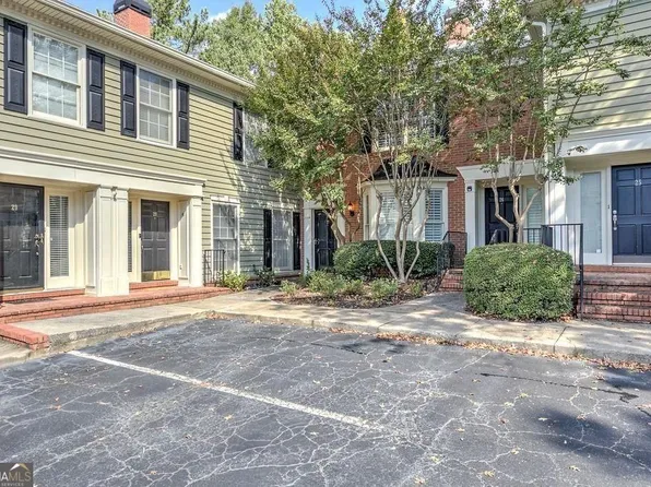 27 Mount Vernon Cir, Sandy Springs, GA 30338