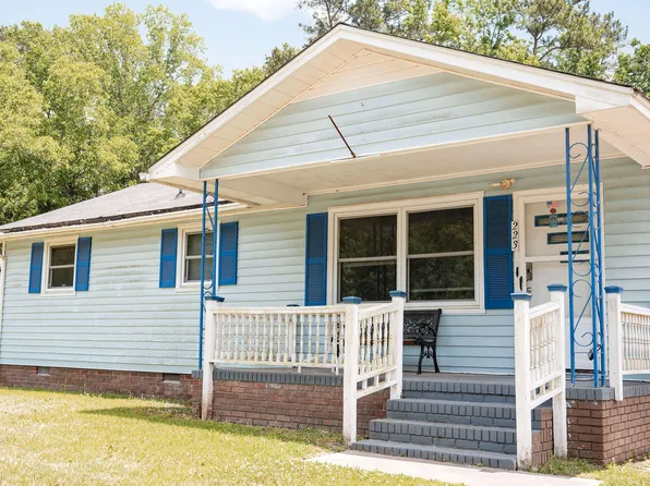 223 Farm Rd, Goose Creek, SC 29445