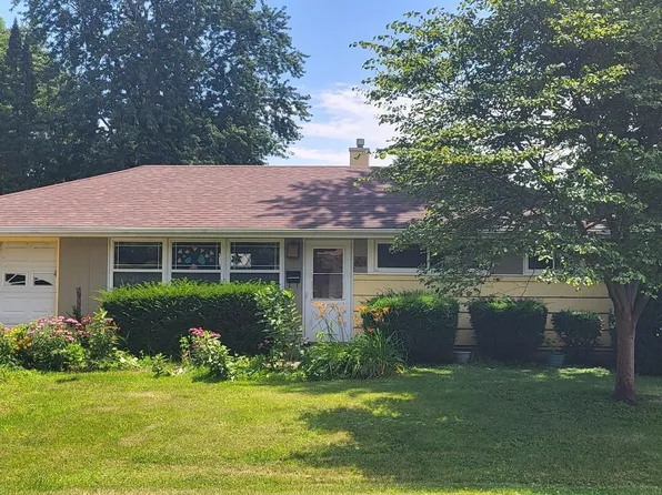 899 Ohio Ave, Galesburg, IL 61401