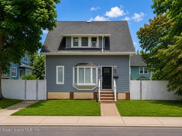 2120 Clove Rd, Staten Island, NY 10305