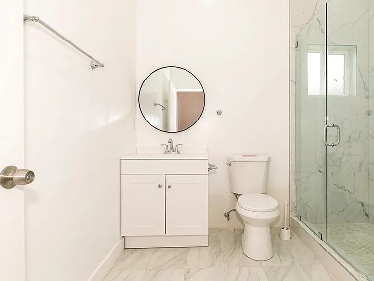 741 E Doran St #B — Photo 10