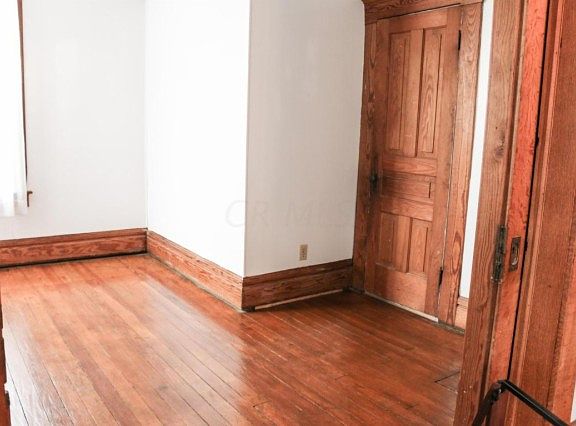 5th image of 554 E 5th St