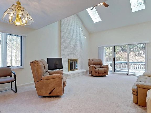 4th image of 5 Chelsea Ct