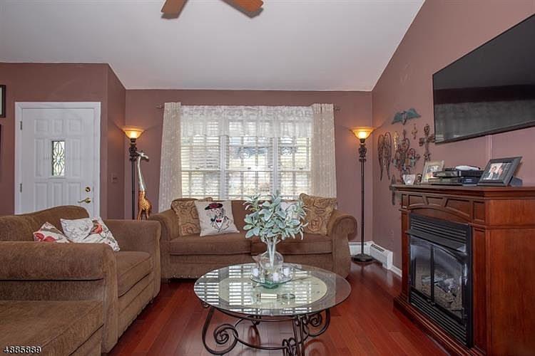 1st image of 9 Hemlock Dr