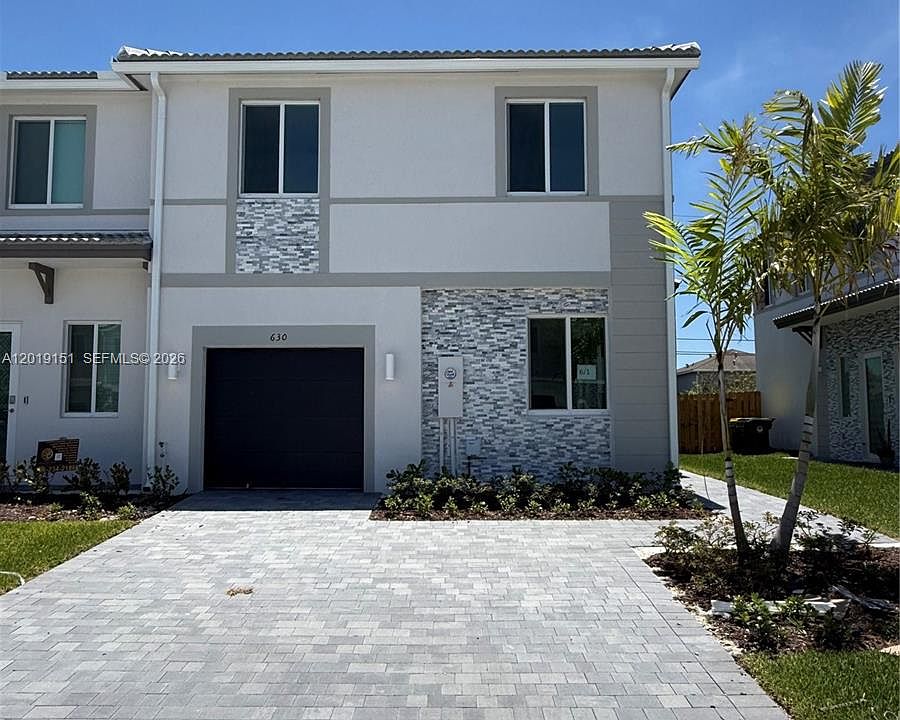 1st image of 630 SE 15th St