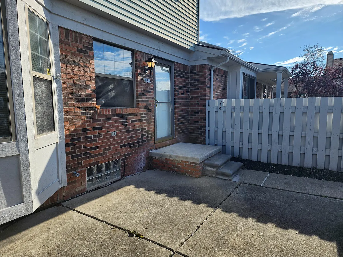 Building Photo - 43539 W Arbor Way Dr #161