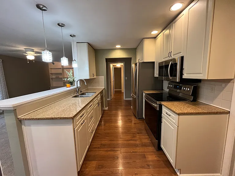 301 S Village Dr — Photo 10
