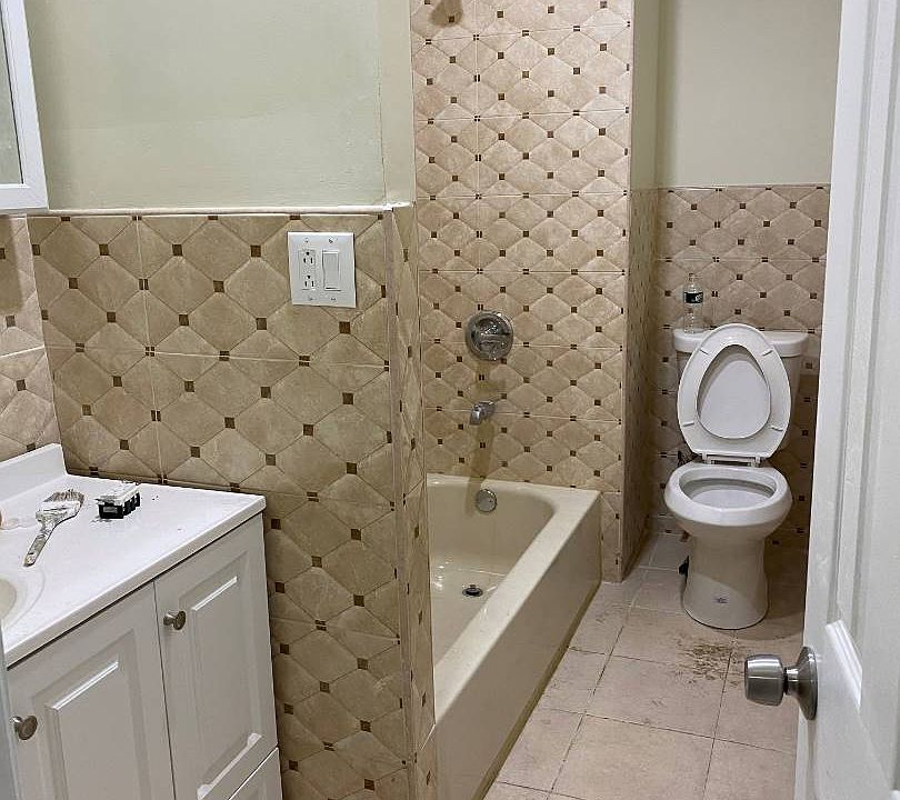 2nd image of 11646 143rd St