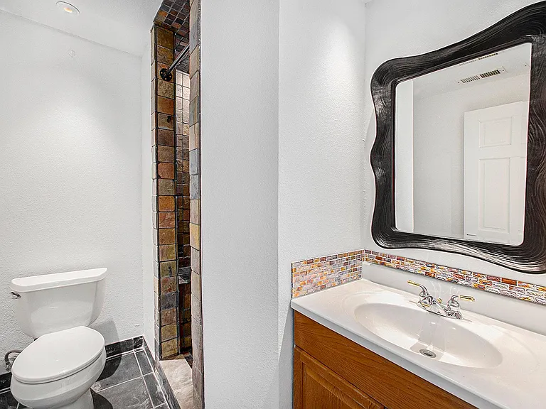 8438 Bluegrass Cir — Photo 18